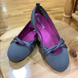 Women’s Skechers size 8